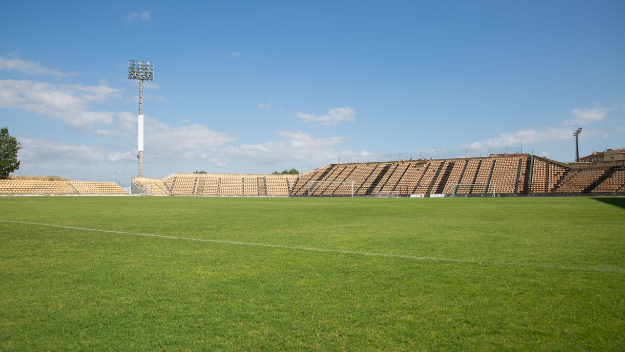 Leeg voetbalstadion, sfeerbeeld bij de EK-erelijst