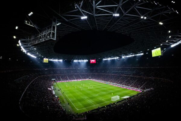 Verlicht voetbalstadion, sfeerbeeld bij de Champions League-records