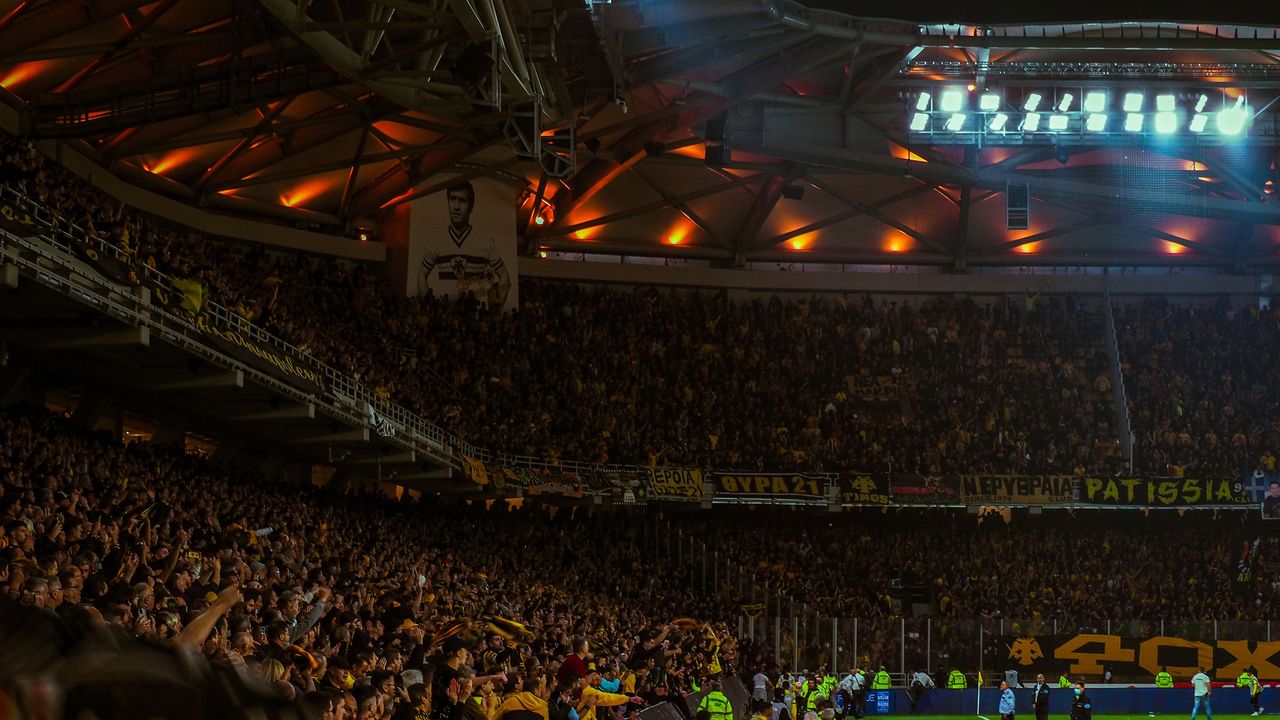 Vol voetbalstadion met publiek, sfeerbeeld bij De Klassieker