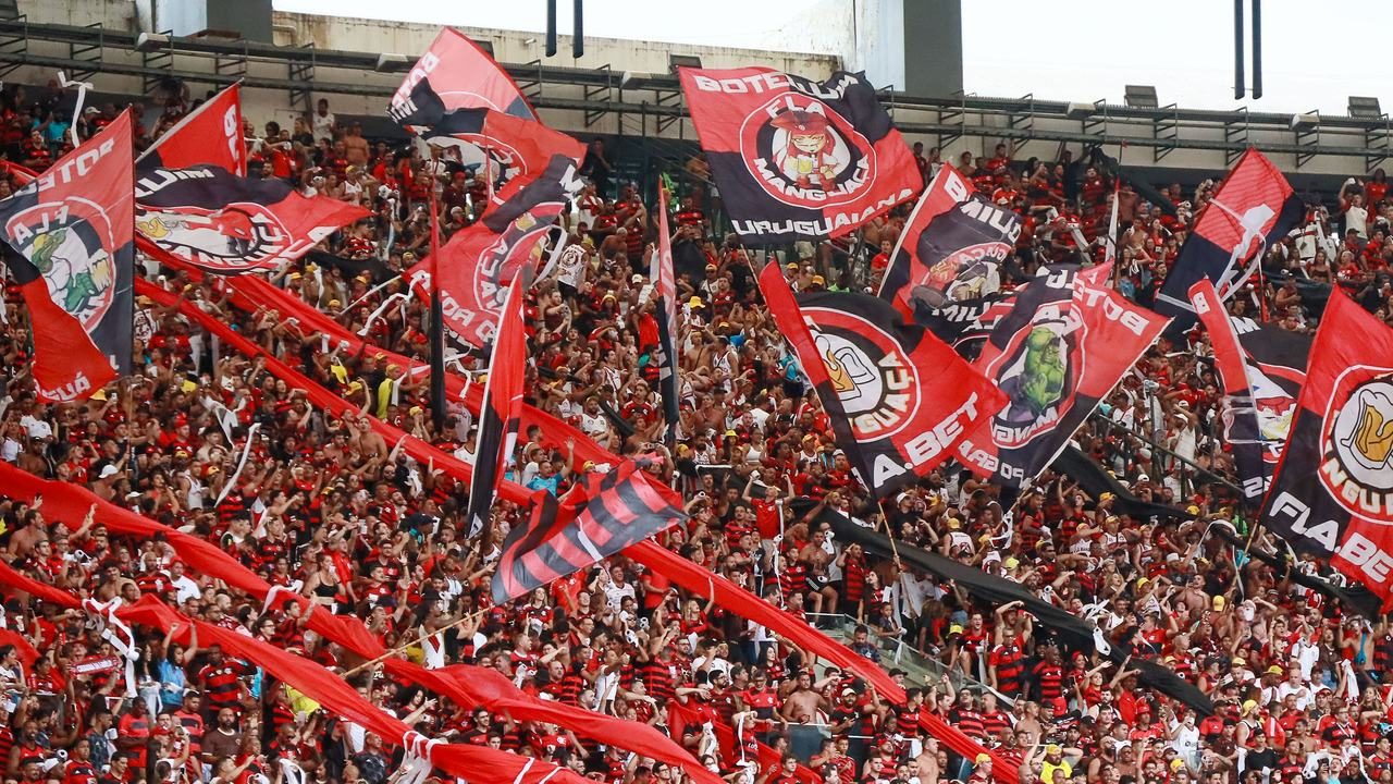 Voetbalpubliek in een stadion, sfeerbeeld bij de Rotterdamse derby Sparta-Feyenoord